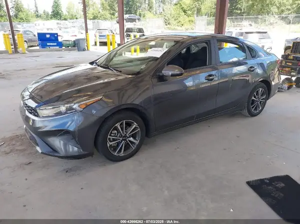 3KPF24AD1PE550595 2023 KIA FORTE - Image 2