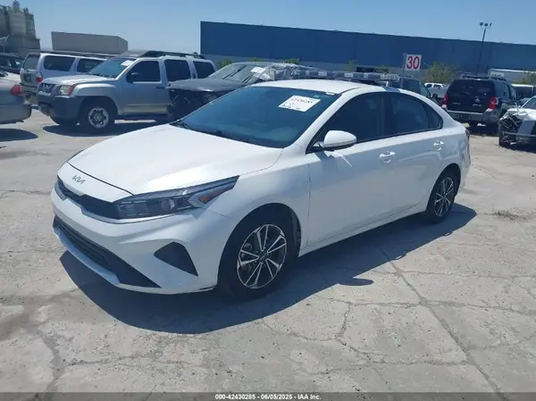 3KPF24AD1PE554811 2023 KIA FORTE - Image 2