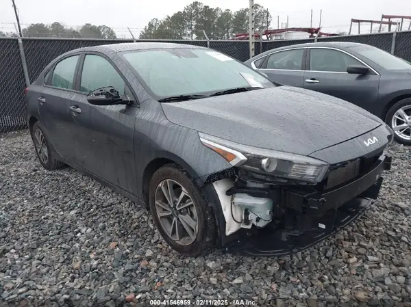 3KPF24AD1PE555795 2023 KIA FORTE - Image 1