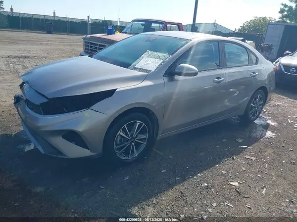 3KPF24AD1PE555862 2023 KIA FORTE - Image 2