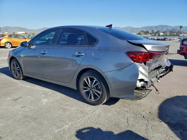 3KPF24AD1PE556638 2023 KIA FORTE - Image 2