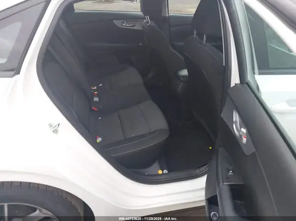 3KPF24AD1PE557465 2023 KIA FORTE - Image 8