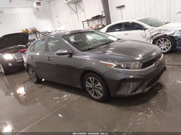 3KPF24AD1PE558342 2023 KIA FORTE - Image 1