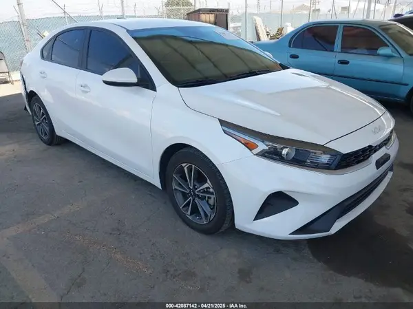 3KPF24AD1PE559880 2023 KIA FORTE - Image 1