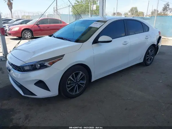 3KPF24AD1PE559880 2023 KIA FORTE - Image 2