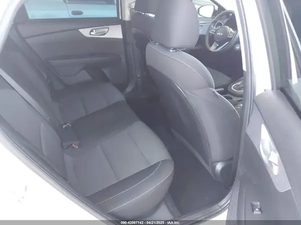 3KPF24AD1PE559880 2023 KIA FORTE - Image 8