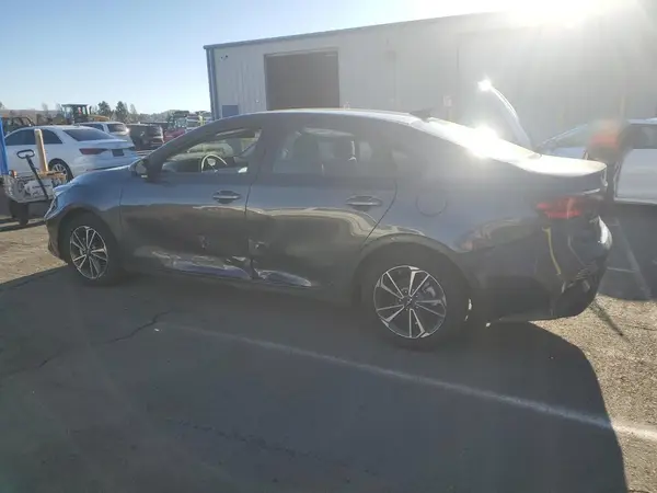 3KPF24AD1PE561158 2023 KIA FORTE - Image 2