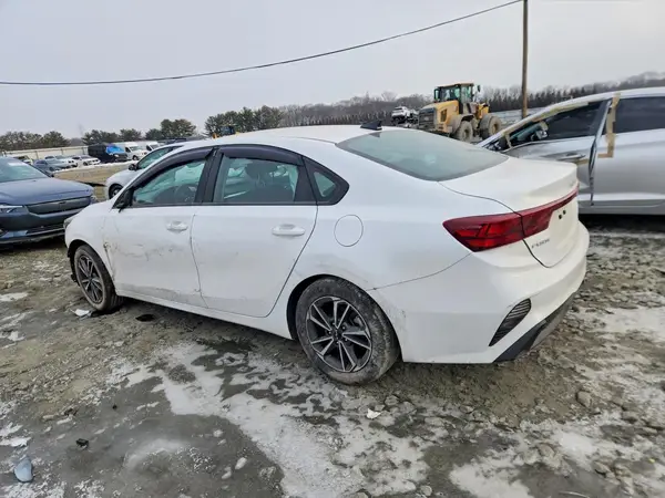 3KPF24AD1PE562522 2023 KIA FORTE - Image 2
