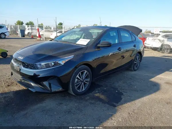 3KPF24AD1PE567459 2023 KIA FORTE - Image 2