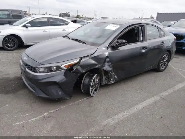 3KPF24AD1PE567784 2023 KIA FORTE - Image 2