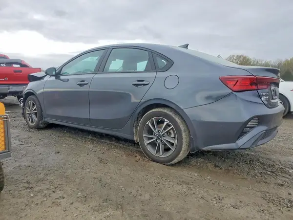3KPF24AD1PE582513 2023 KIA FORTE - Image 2