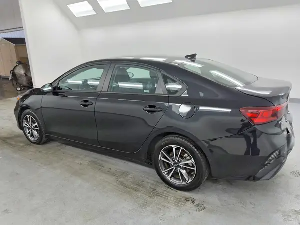 3KPF24AD1PE583015 2023 KIA FORTE - Image 2