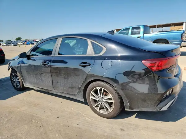 3KPF24AD1PE584424 2023 KIA FORTE - Image 2
