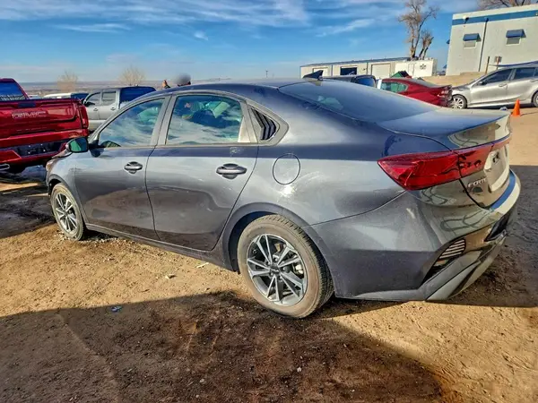 3KPF24AD1PE584875 2023 KIA FORTE - Image 2