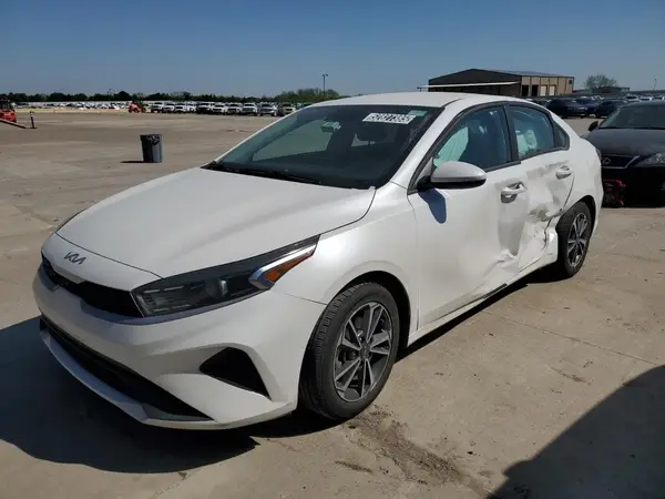 3KPF24AD1PE585847 2023 KIA FORTE - Image 1
