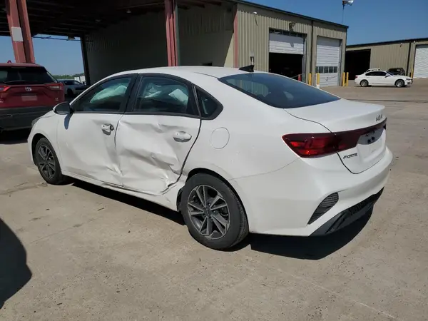 3KPF24AD1PE585847 2023 KIA FORTE - Image 2