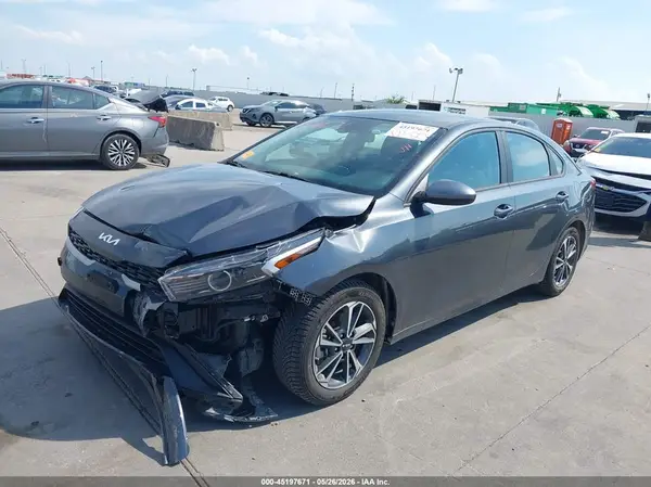 3KPF24AD1PE586402 2023 KIA FORTE - Image 2