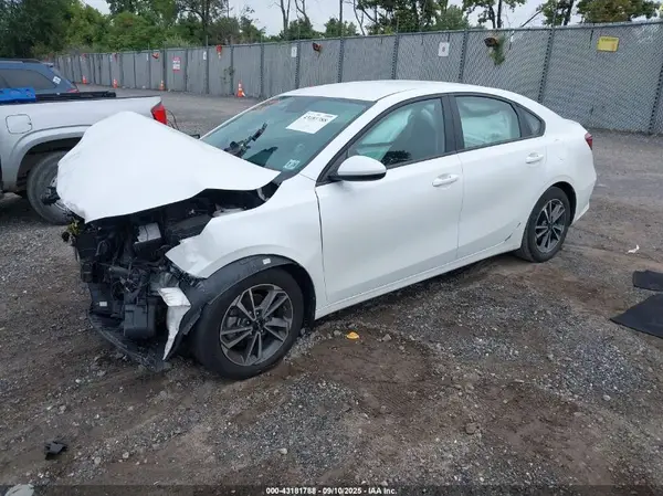 3KPF24AD1PE587338 2023 KIA FORTE - Image 2