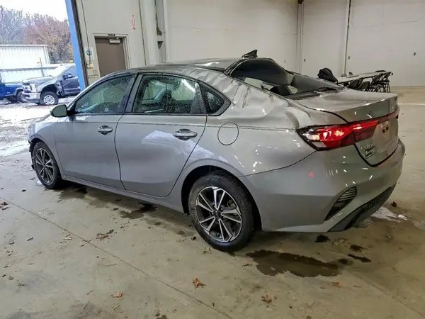 3KPF24AD1PE589333 2023 KIA FORTE - Image 2