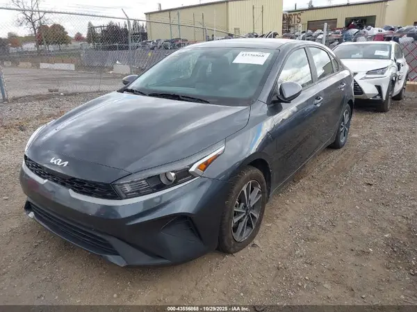 3KPF24AD1PE589865 2023 KIA FORTE - Image 2