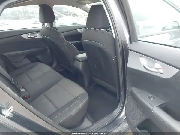 3KPF24AD1PE589865 2023 KIA FORTE - Image 8