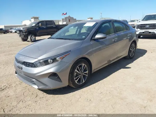 3KPF24AD1PE598940 2023 KIA FORTE - Image 2
