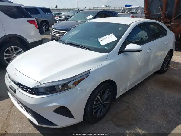 3KPF24AD1PE603831 2023 KIA FORTE - Image 2