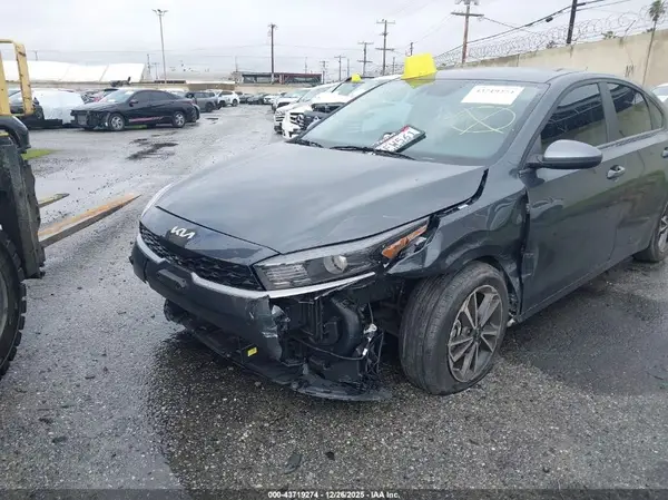 3KPF24AD1PE603862 2023 KIA FORTE - Image 2