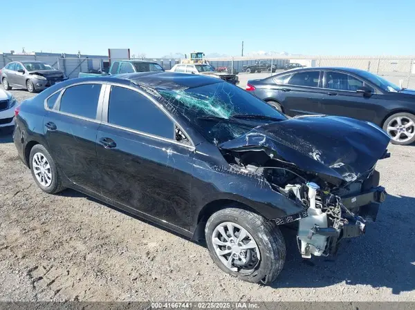 3KPF24AD1PE603957 2023 KIA FORTE - Image 1