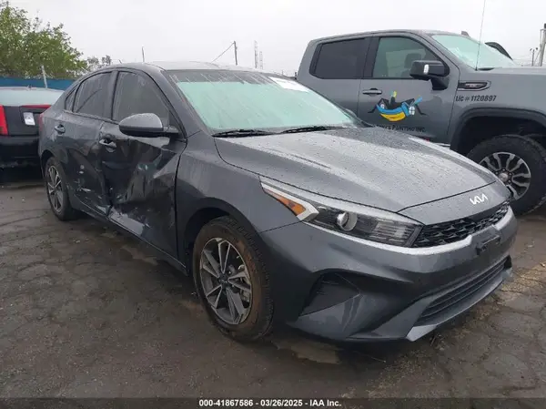 3KPF24AD1PE607992 2023 KIA FORTE - Image 1