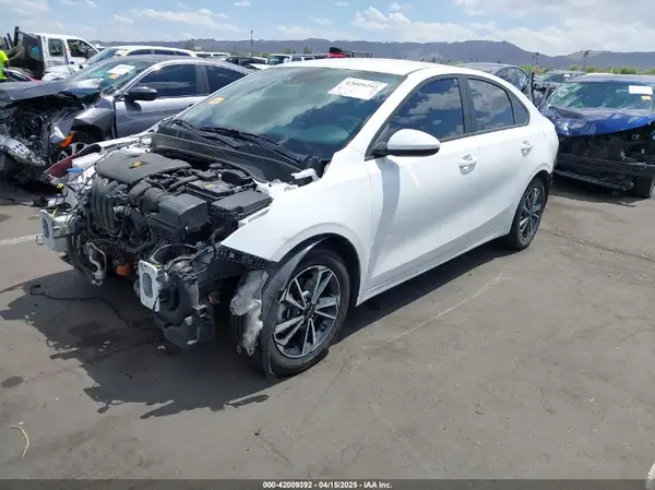 3KPF24AD1PE608561 2023 KIA FORTE - Image 2