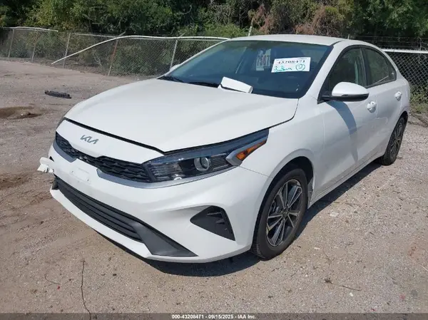 3KPF24AD1PE609709 2023 KIA FORTE - Image 2