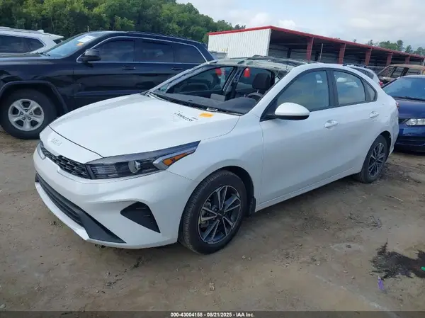 3KPF24AD1PE611055 2023 KIA FORTE - Image 2