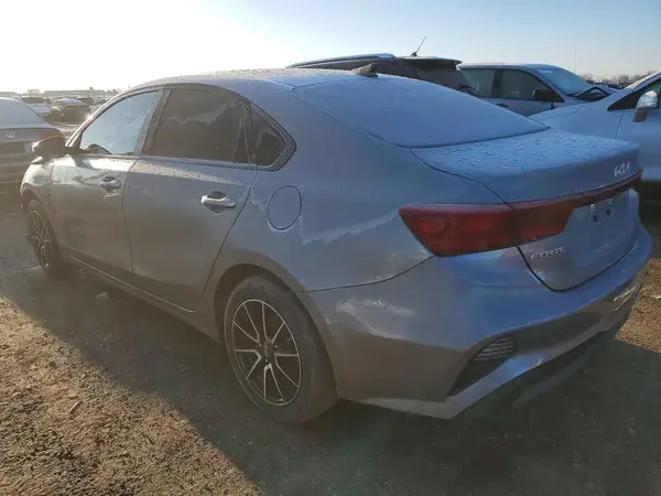 3KPF24AD1PE613596 2023 KIA FORTE - Image 2