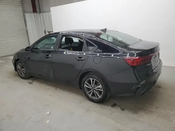 3KPF24AD1PE616949 2023 KIA FORTE - Image 2