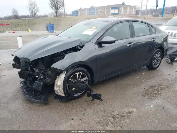 3KPF24AD1PE622105 2023 KIA FORTE - Image 2