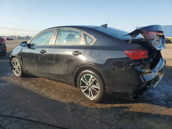 3KPF24AD1PE628275 2023 KIA FORTE - Image 2