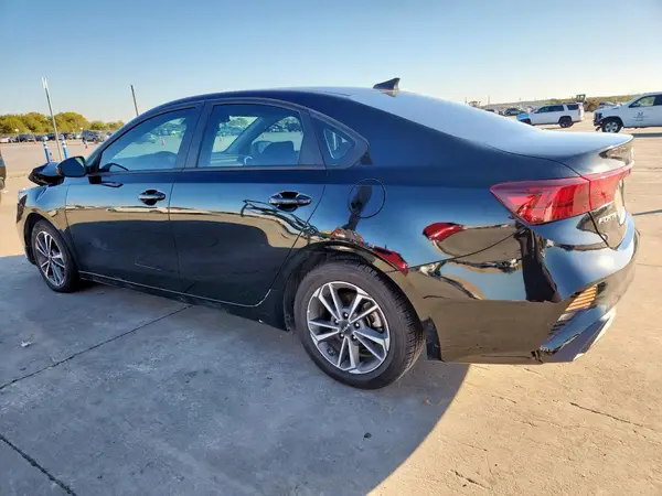 3KPF24AD1PE629877 2023 KIA FORTE - Image 2