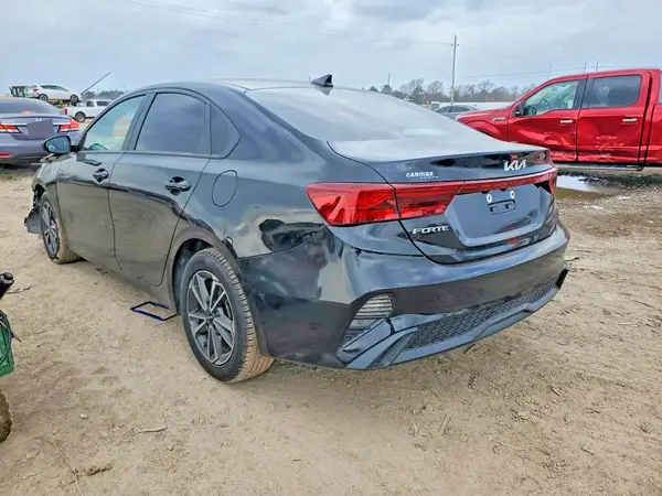 3KPF24AD1PE630253 2023 KIA FORTE - Image 2
