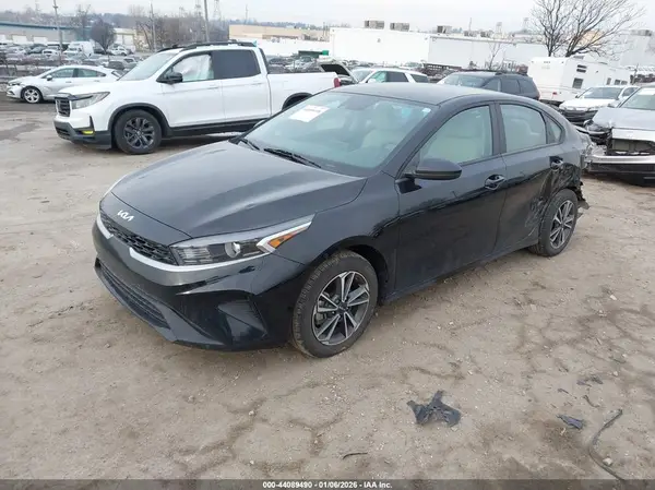 3KPF24AD1PE654701 2023 KIA FORTE - Image 2