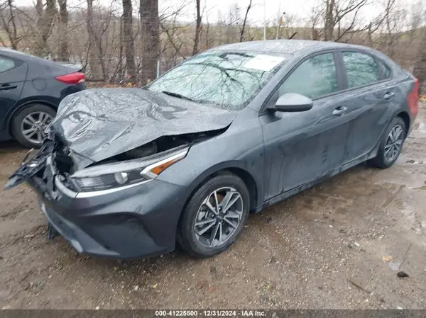 3KPF24AD1PE666038 2023 KIA FORTE - Image 2