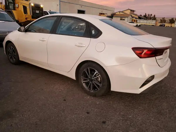 3KPF24AD1PE668372 2023 KIA FORTE - Image 2