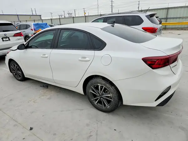 3KPF24AD1PE673071 2023 KIA FORTE - Image 2