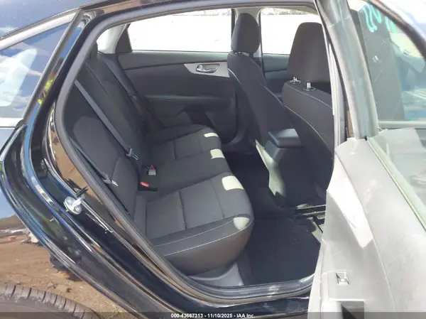 3KPF24AD1PE675273 2023 KIA FORTE - Image 8