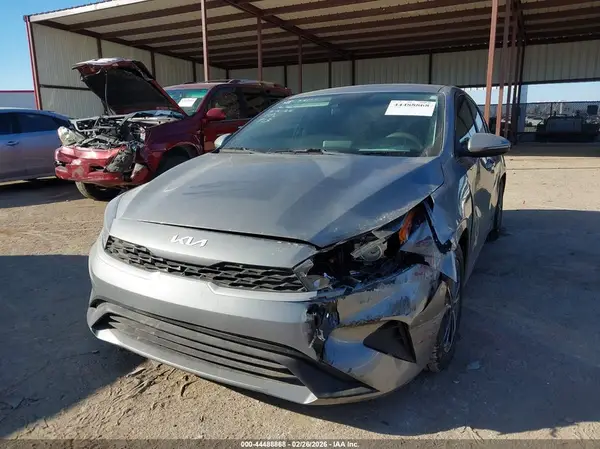 3KPF24AD1PE687262 2023 KIA FORTE - Image 2