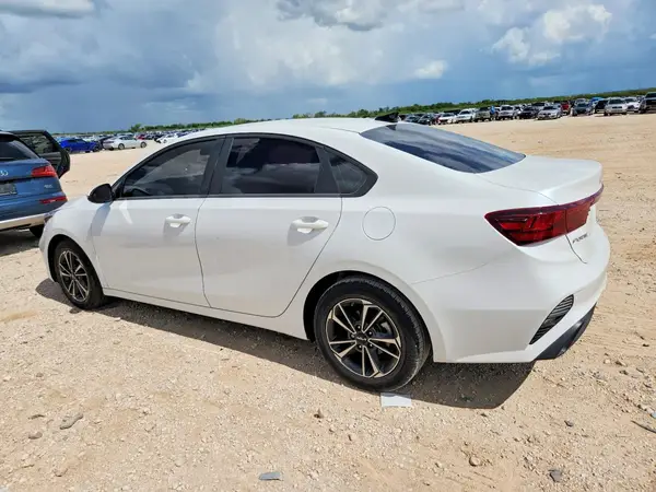 3KPF24AD1PE688220 2023 KIA FORTE - Image 2