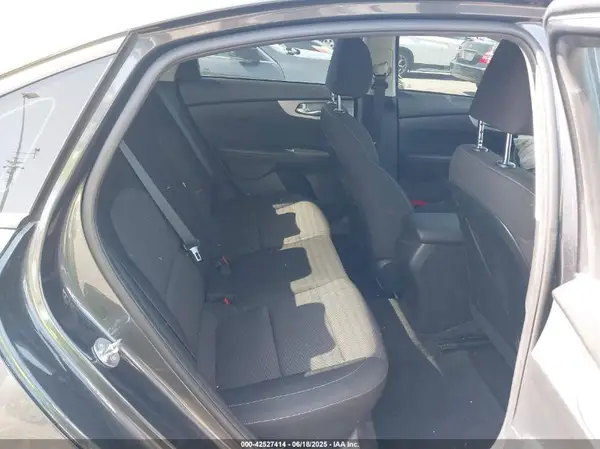 3KPF24AD1PE691036 2023 KIA FORTE - Image 8
