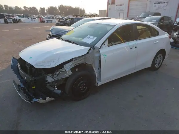 3KPF24AD1RE690567 2024 KIA FORTE - Image 2
