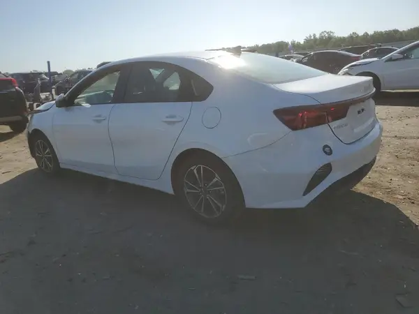 3KPF24AD1RE696143 2024 KIA FORTE - Image 2