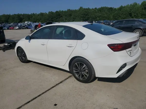3KPF24AD1RE696398 2024 KIA FORTE - Image 2